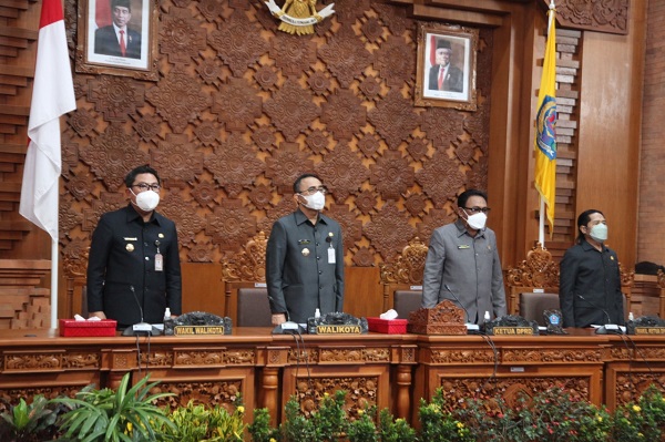 Sidang Paripurna DPRD Kota Denpasar, Walikota Jaya Negara Sampaikan Ranperda Perubahan APBD TA. 2022 dan APBD TA. 2023