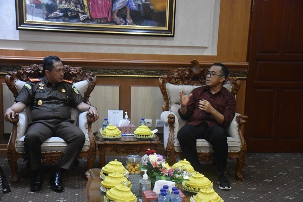 Walikota Jaya Negara Terima Kunjungan Silaturahmi Kajari Denpasar Rudy Hartono