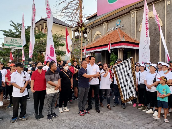 Peringati Hut ke-31 LPD dan Hut ke-19 Pasar Desa Adat Penatih Dimeriahkan Dengan Jalan Santai Hingga Dorprise 3 Unit Motor.