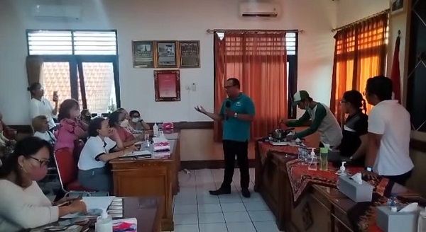 Kelurahan Dangin Puri Gelar Pelatihan Memanfaatkan Minyak Jelantah Menjadi Lilin