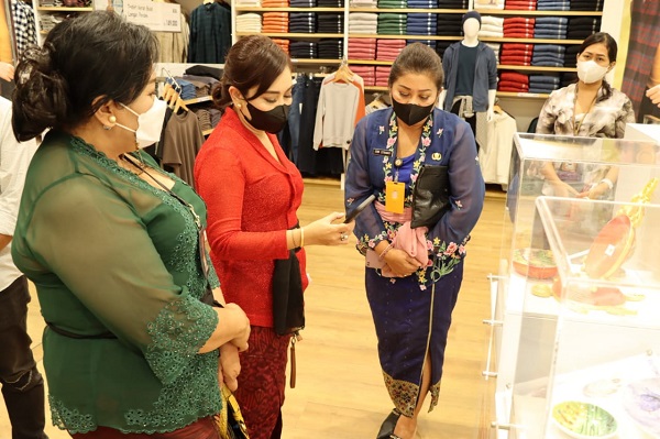 Kerjasama di Showcase Mall Dekranasda dan Disperindag Kembali Promosikan Produk IKM