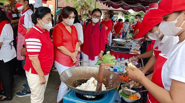 Merayakan HUT RI ke 77 Tahun 2022, Kecamatan Denpasar Gelar Lomba Memasak Nasi Goreng Sehat "Merah Putih"