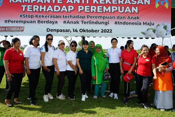 Ketua GOW Denpasar Ny. Ayu Kristi Arya Wibawa Buka Kompaye Anti Kekerasan Terhadap Perempuan