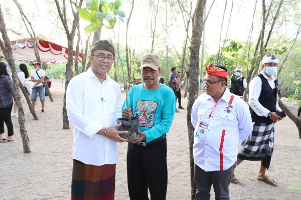 Serangkaian Hari Koperasi Nasional Pemkot Denpasar Bersinergi Bersama Dekopin Laksanakan Penghijauan Sejuta Mangrove Di Muntig Siokan Sanur
