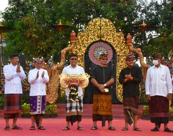 Walikota Jaya Negara Buka Kegiatan Seni Adhimukti Upangga Brahmacarya 