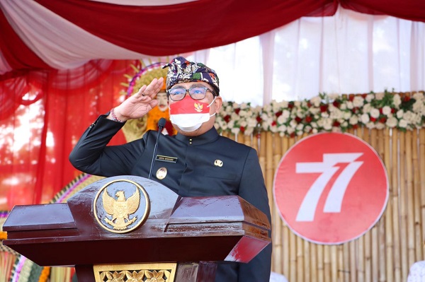 Wawali Arya Wibawa Pimpin Apel Penurunan Bendera HUT RI ke-77 di Kota Denpasar