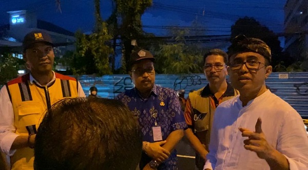 Walikota Jaya Negara Tinjau Jebolnya Gorong-Gorong di Jalan Gatsu Barat.