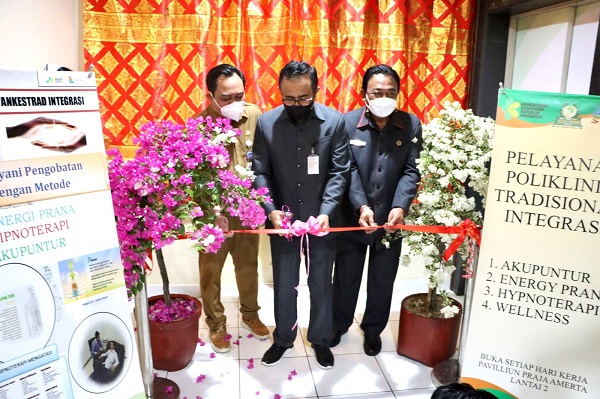 Jaya Negara Launching Poliklinik Tradisional Integrasi di RSUD Wangaya 