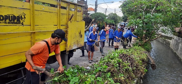 Seluruh Desa/Kelurahan di Kota Denpasar Serentak Bersihkan Got dan Gorong-Gorong 