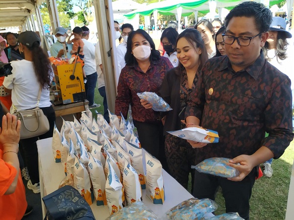 Buka Festival Pasar Senyum Rakyat Wawali Arya Wibawa Ajak Tiga Holding Ciptakan Ekosistem Dukung Pemberdayaan UMKM