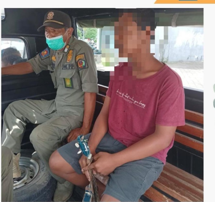 Ganggu Ketertiban Lalu Lintas, Satpol PP Denpasar Tertibkan Pengamen.
