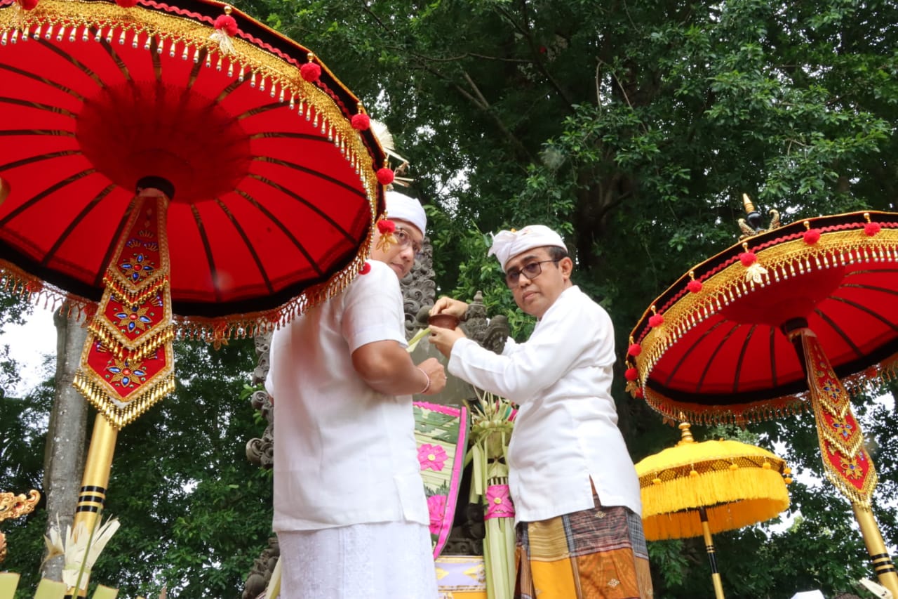 Walikota Jaya Negara Mendem Pedagingan di Prajapati, Pura Kahyangan Sumerta