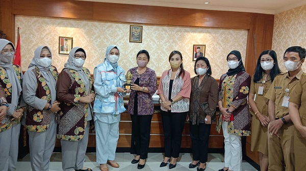 Bunda Paud Ny. Sagung Antari Jaya Negara Terima Kunjungan Bunda Paud Lubuk Linggau.