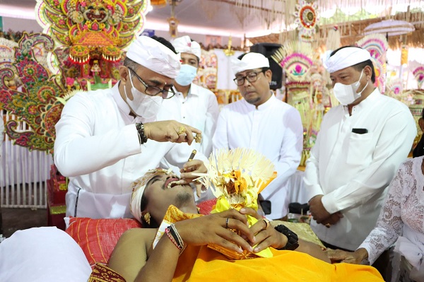 Jaya Negara Nyangging Massal Di Desa Adat Pedungan 