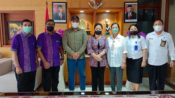 Ketua TP PKK Denpasar Ny. Sagung Antari Jaya Negara Dukung Event Bangkit Bersama TPS 3R Uma Asri Ubung.