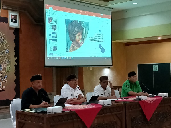 Wawali Arya Wibawa Buka Rakor Teknis Percepatan Penghapusan Kemiskinan Extrem Kota Denpasar.