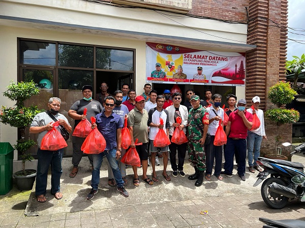 Tekan Inflasi Kelurahan Peguyangan Distribusikan 5000 Bibit Ikan Lele