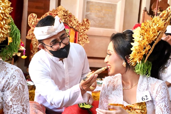 Mepandes Massal Di Banjar Betngandang Desa Sanur Kauh Walikota Jaya Negara Ngayah Nyangging