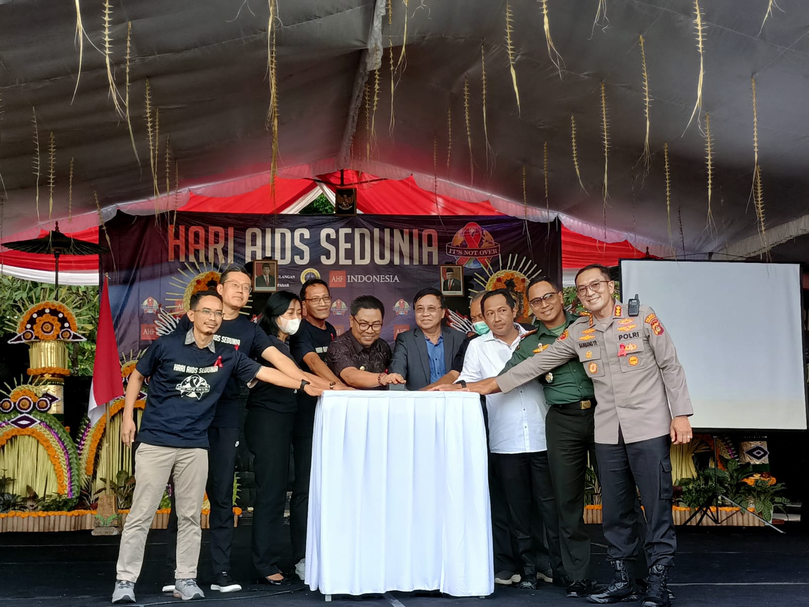 Wujudkan Denpasar Sehat Melalui Spirit Vasudaiva Kutumbakam. Wawali Arya Wibawa Hadiri Peringatan HKN dan HAS. 