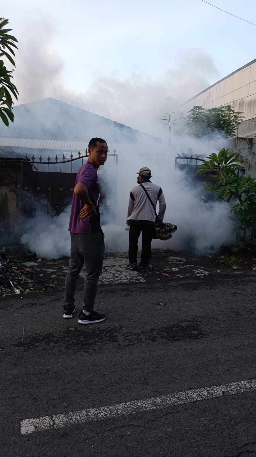 Tekan DBD, Puskesmas II Denpasar Utara Gencarkan Fogging Fokus.