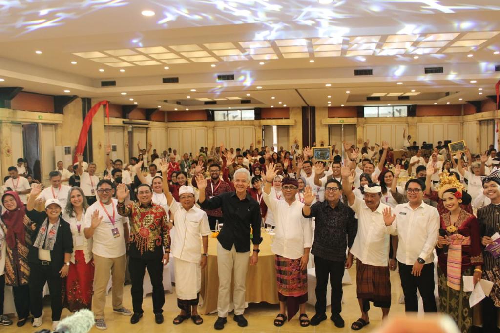 Ketum Indonesia Persada ID, Ganjar Pranowo Buka Mukernas di Kota Denpasar, Walikota Jaya Negara Sebut Jadi Rumah Update dan Sharing Media Lokal Daerah, Perkenalkan Raditya Sebagai Inovasi Radio Inklusi.