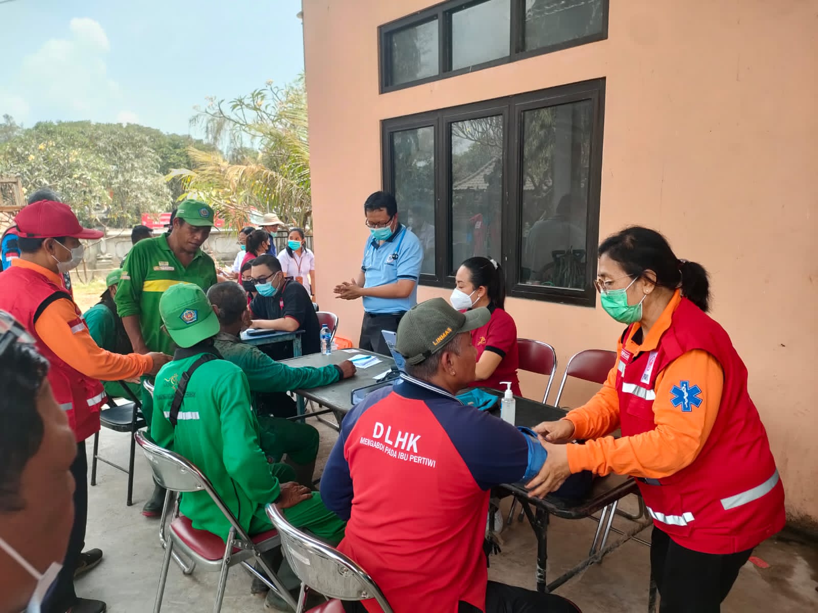 Dinas Kesehatan Kota Denpasar Buka Pos Kesehatan Bagi Petugas di TPA Suwung 