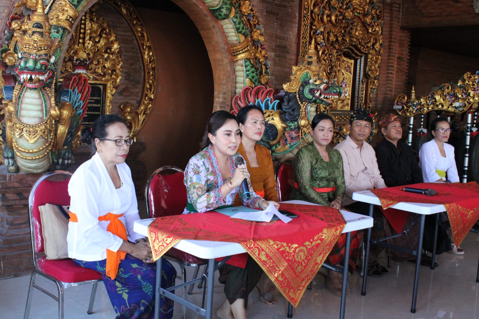 Ny. Ayu Kristi Arya Wibawa Buka Pelatihan Membuat Banten "Ayaban Tumpeng Pitu"