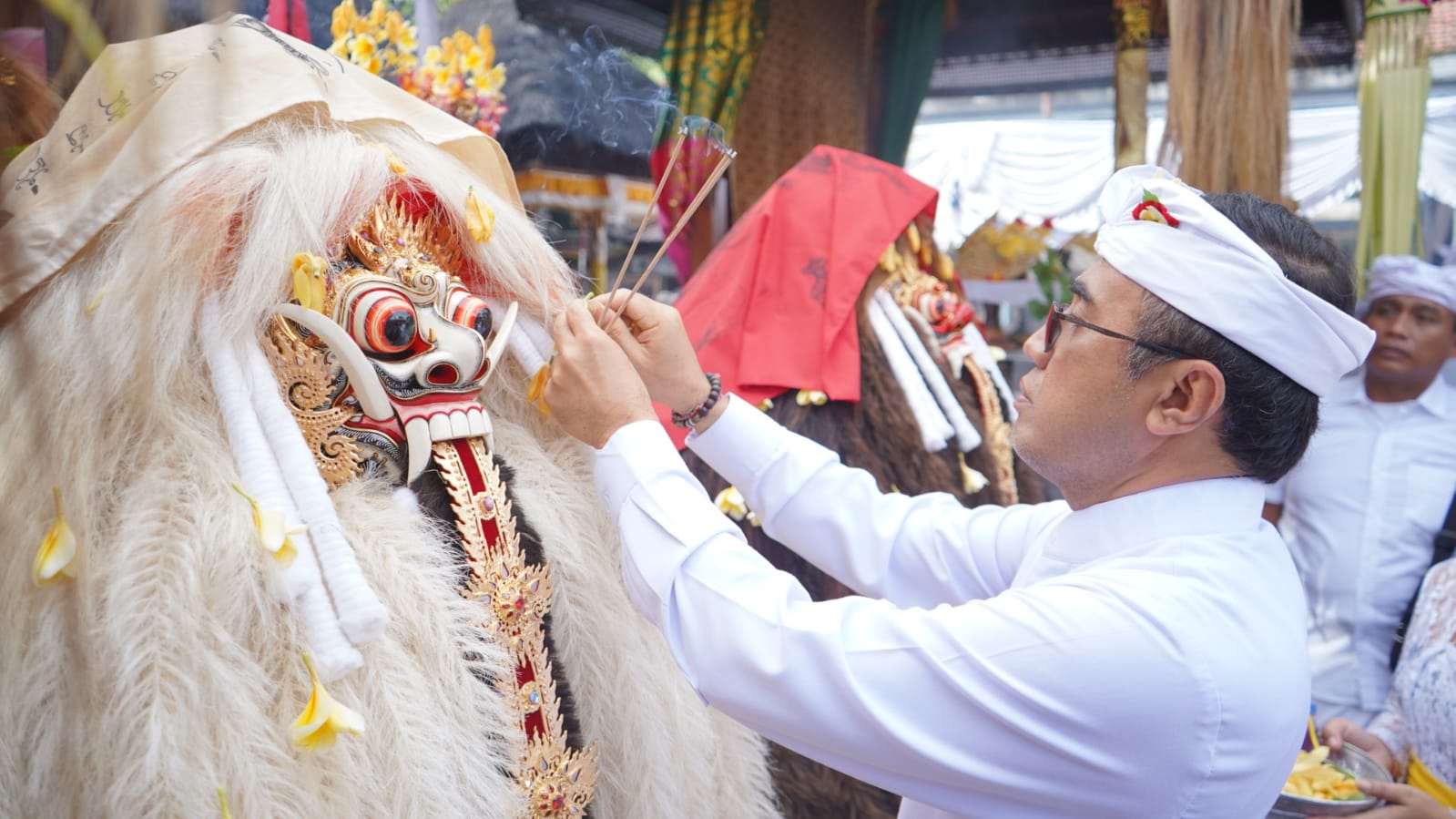 Walikota Jaya Negara Hadiri Karya Ngeratep, Melaspas lan Pasupati di Pura Dalem Segening, Munang Maning