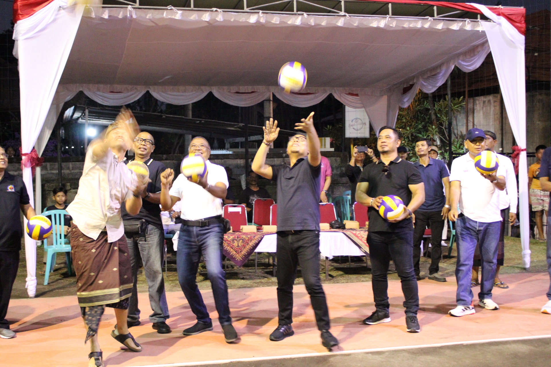 Diikuti 12 Tim, Wawali Arya Wibawa Buka Turnamen Voli Perbekel Cup Sanur Kauh