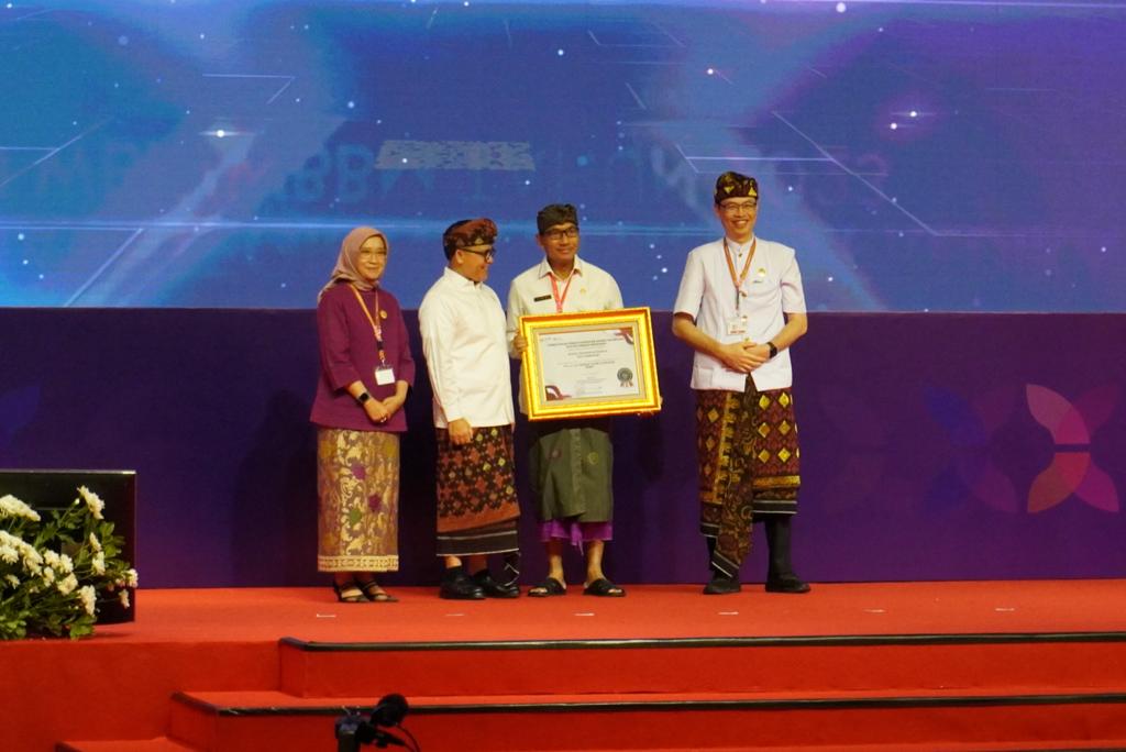 Bapenda dan DPMPTSP Kota Denpasar Raih Penghargaan ZI Menuju WBK.
