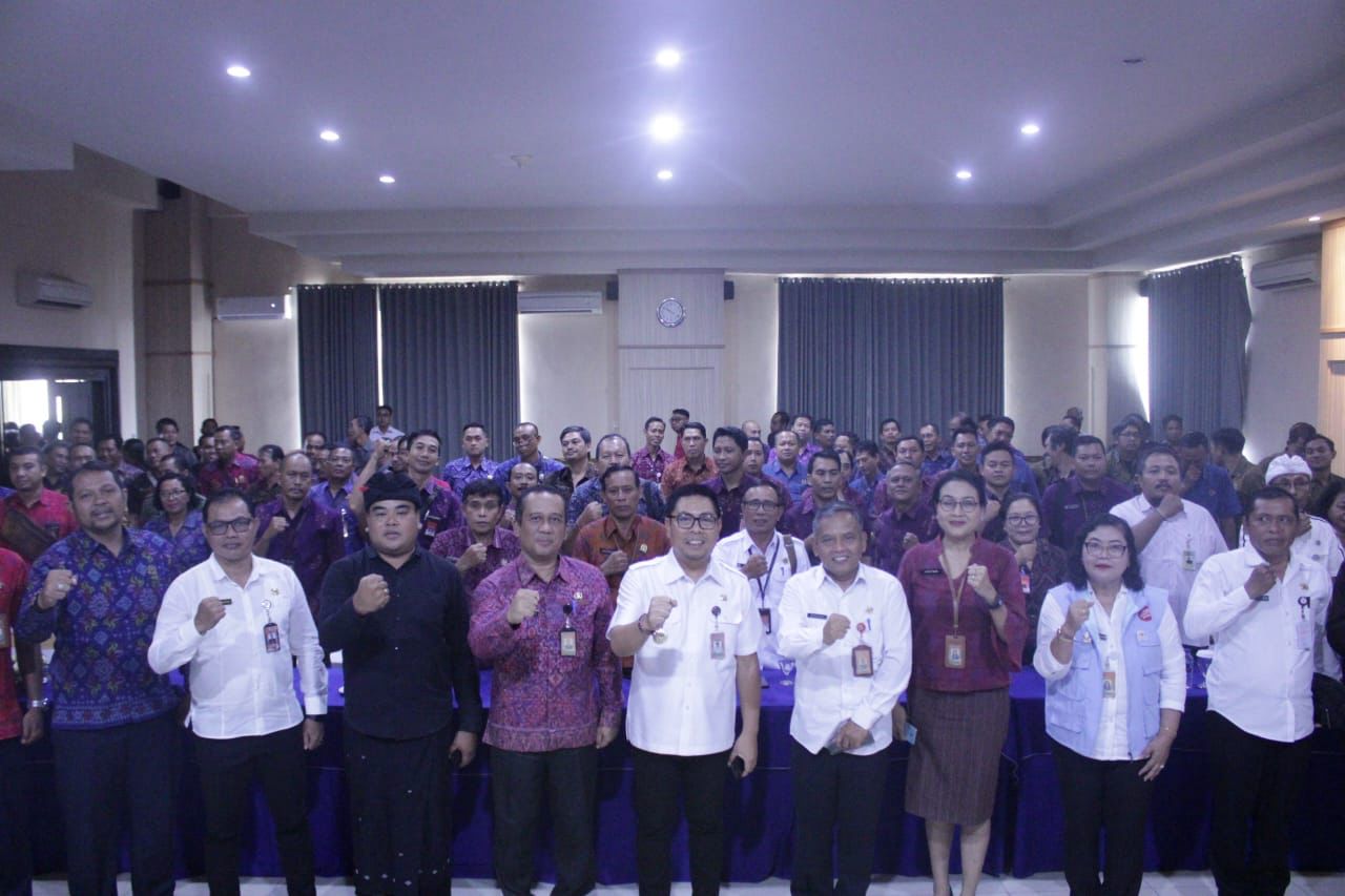 112 Kadus / Kaling se-Kecamatan Denpasar Barat Ikuti Sosialisasi Wawasan Kebangsaan