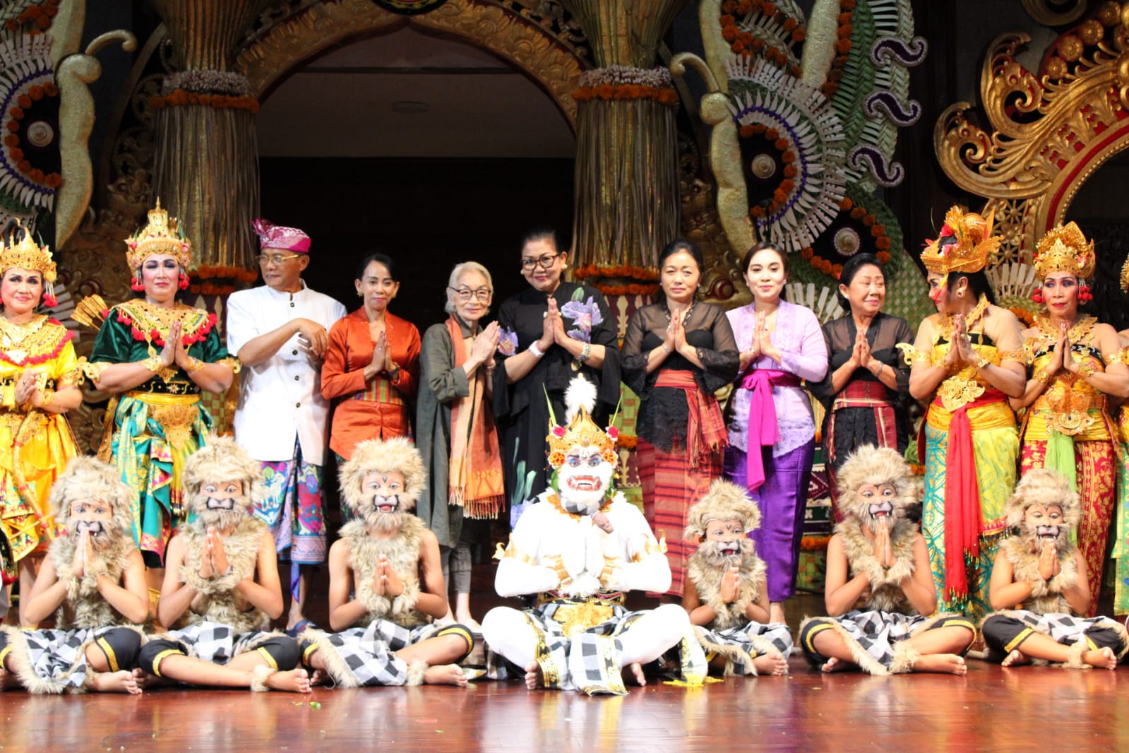 Sekaa Gong Kebyar Lansia Sidhi Luwih Kelurahan Sumerta Tampil Energik