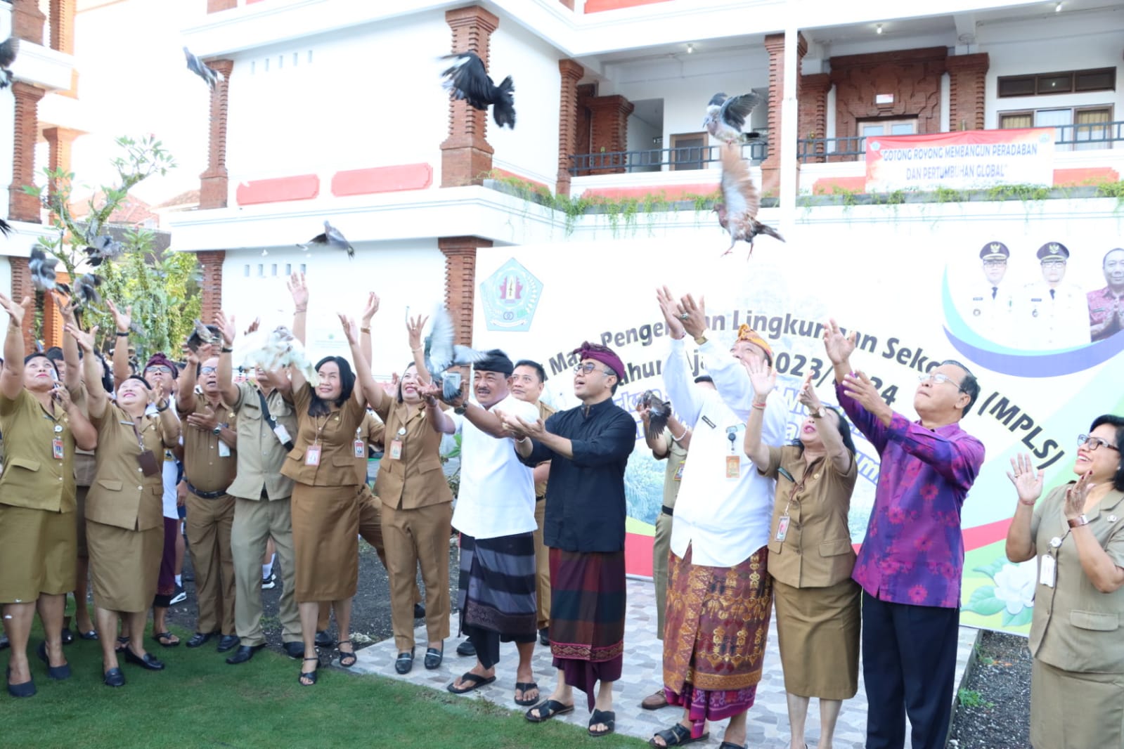 Walikota Jaya Negara Buka MPLS SMP. Wujudkan Merdeka Belajar, Tingkatkan Kreativitas Siswa