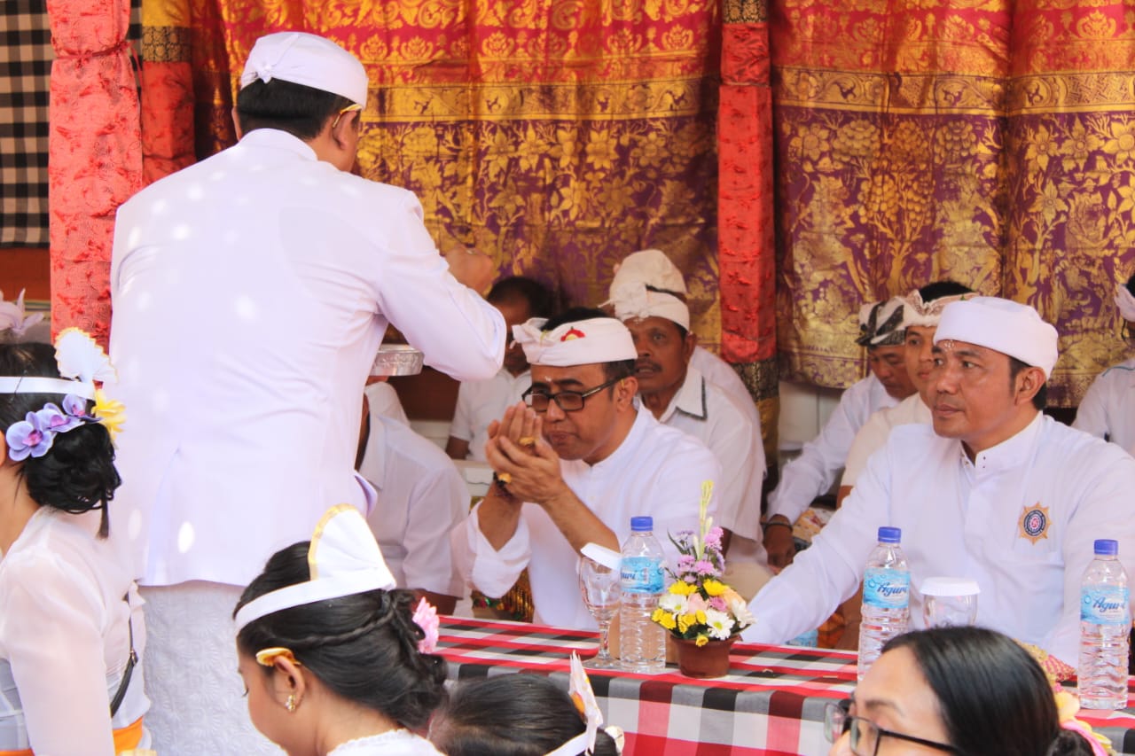 Walikota Jaya Negara Hadiri Karya di Pura Dalem Pinatih, Padangsambian.