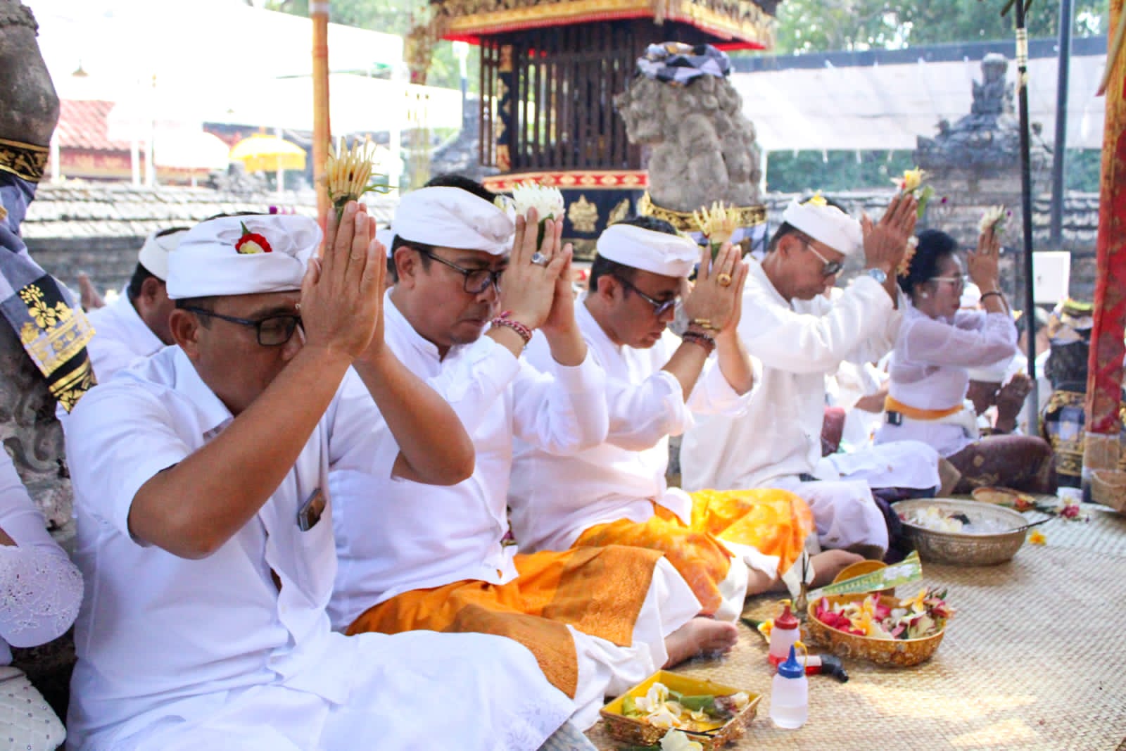Walikota Jaya Negara Ngaturang Bhakti Pujawali di Pura Dalem Sakenan, Ida Bhatara Nyejer Hingga 15 Agustus