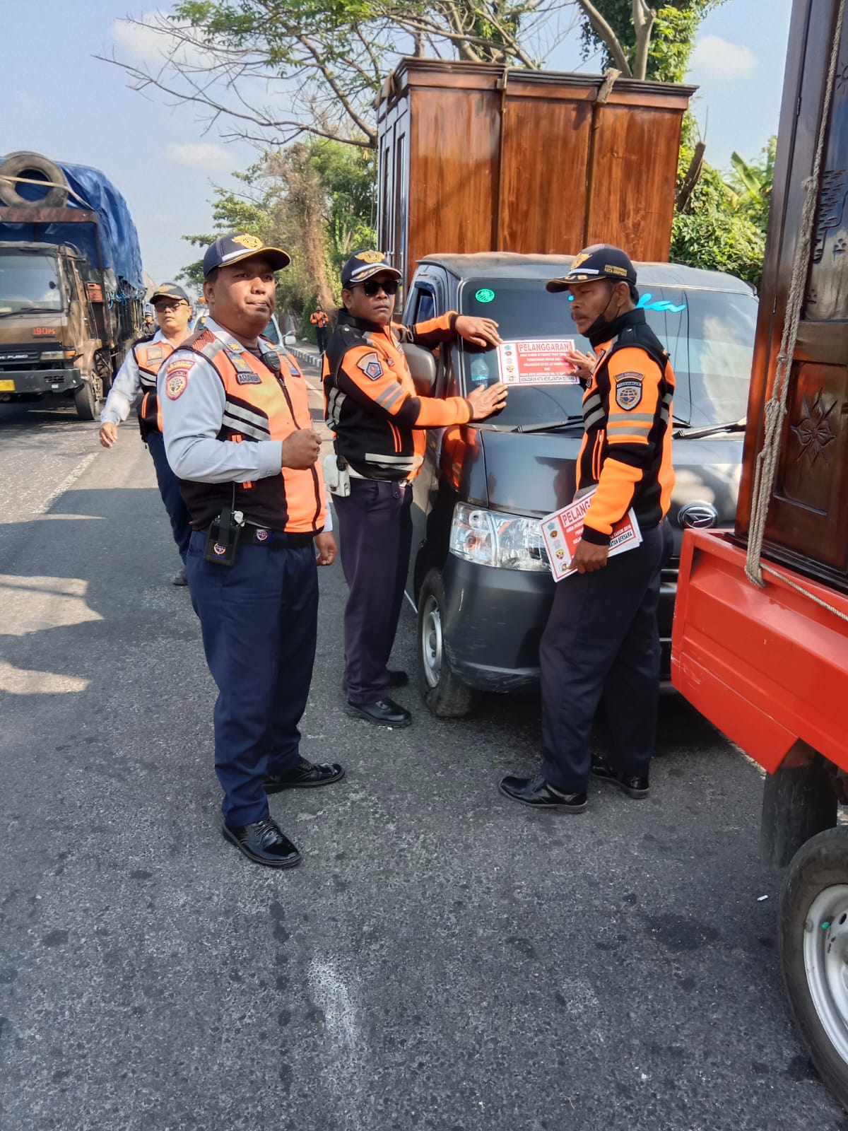 Dishub Denpasar Tertibkan Parkir Sembarangan, Sebanyak 10 Kendaraan Dipasangi Stiker dan 9 Lainnya Diganjar Imbauwan.