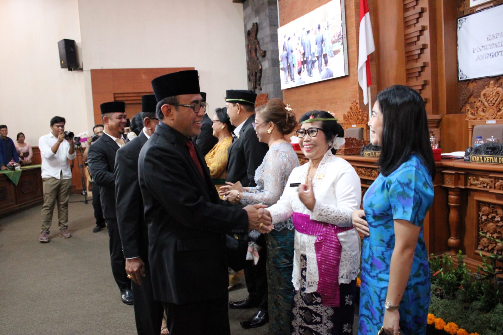 Tiga PAW DPRD Kota Denpasar Resmi Dilantik, Walikota Jaya Negara: Lanjutkan Sinergitas Dukung Pembangunan Berkelanjutan.