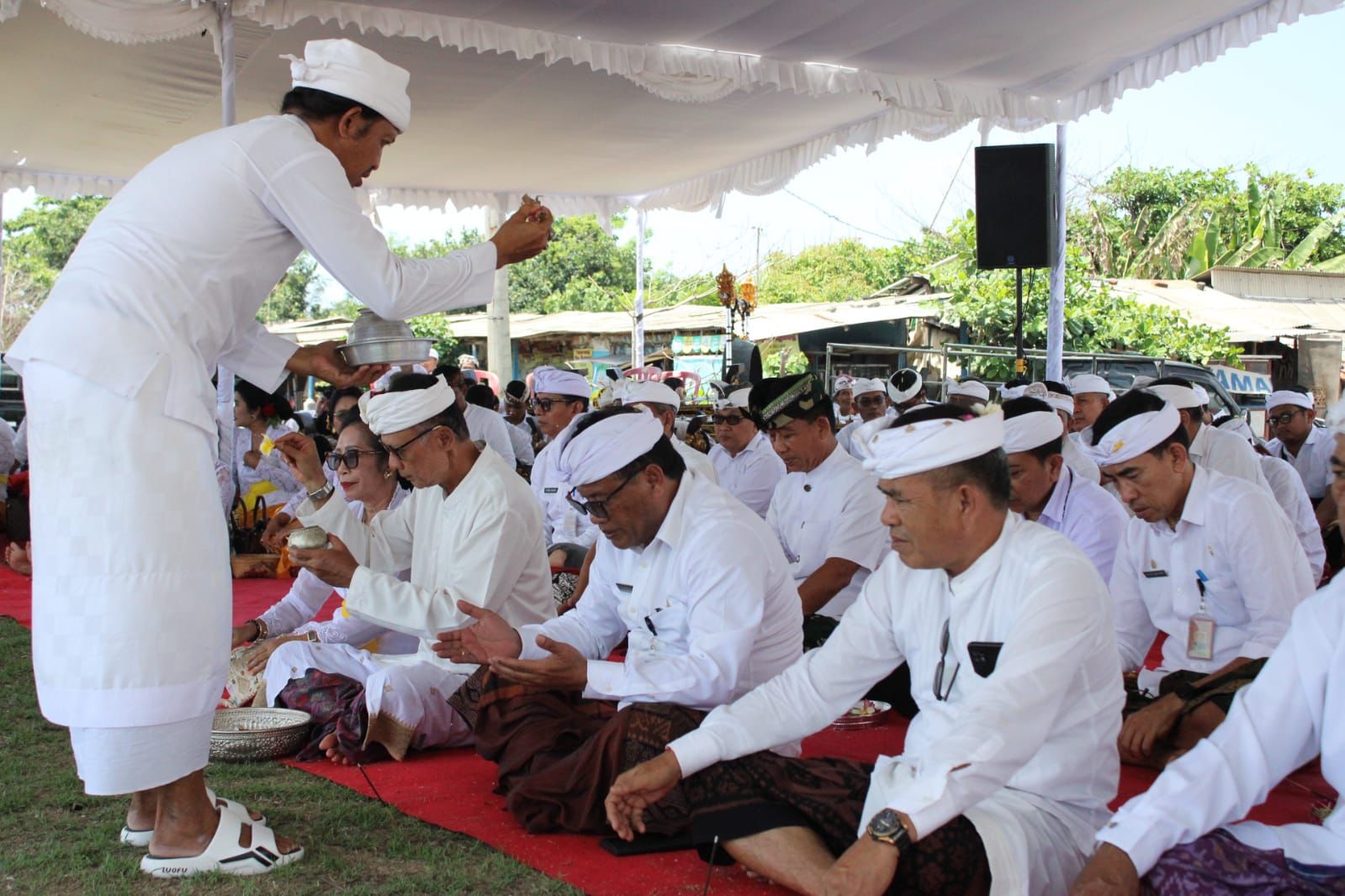 Pemkot Denpasar Gelar Karya Pemahayu Jagat di Pantai Padang Galak