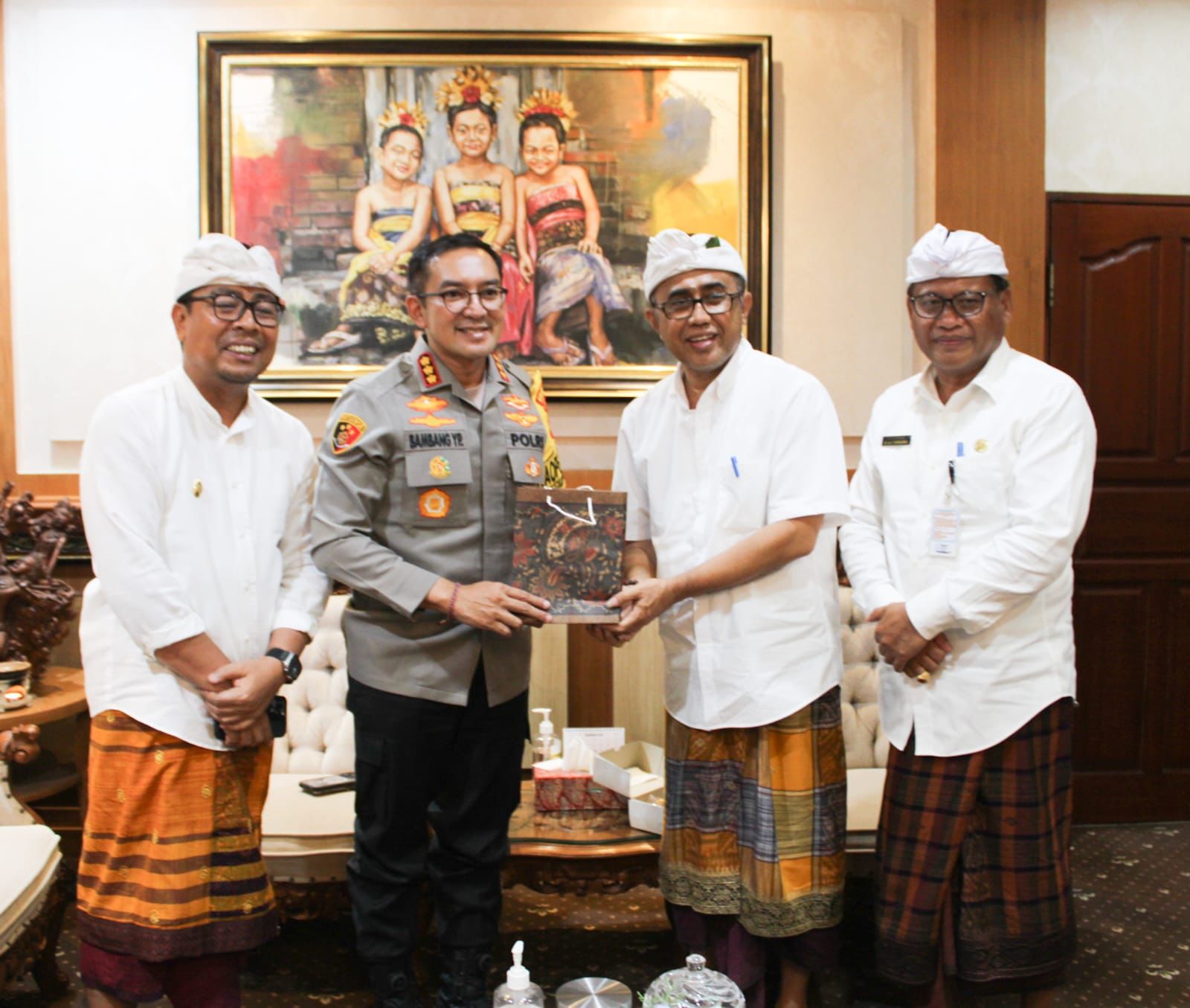 Pindah Tugas ke Polda Jambi, Kapolresta Denpasar, Kombes Pol. Bambang Yugo Pamitan Dengan Walikota Denpasar.