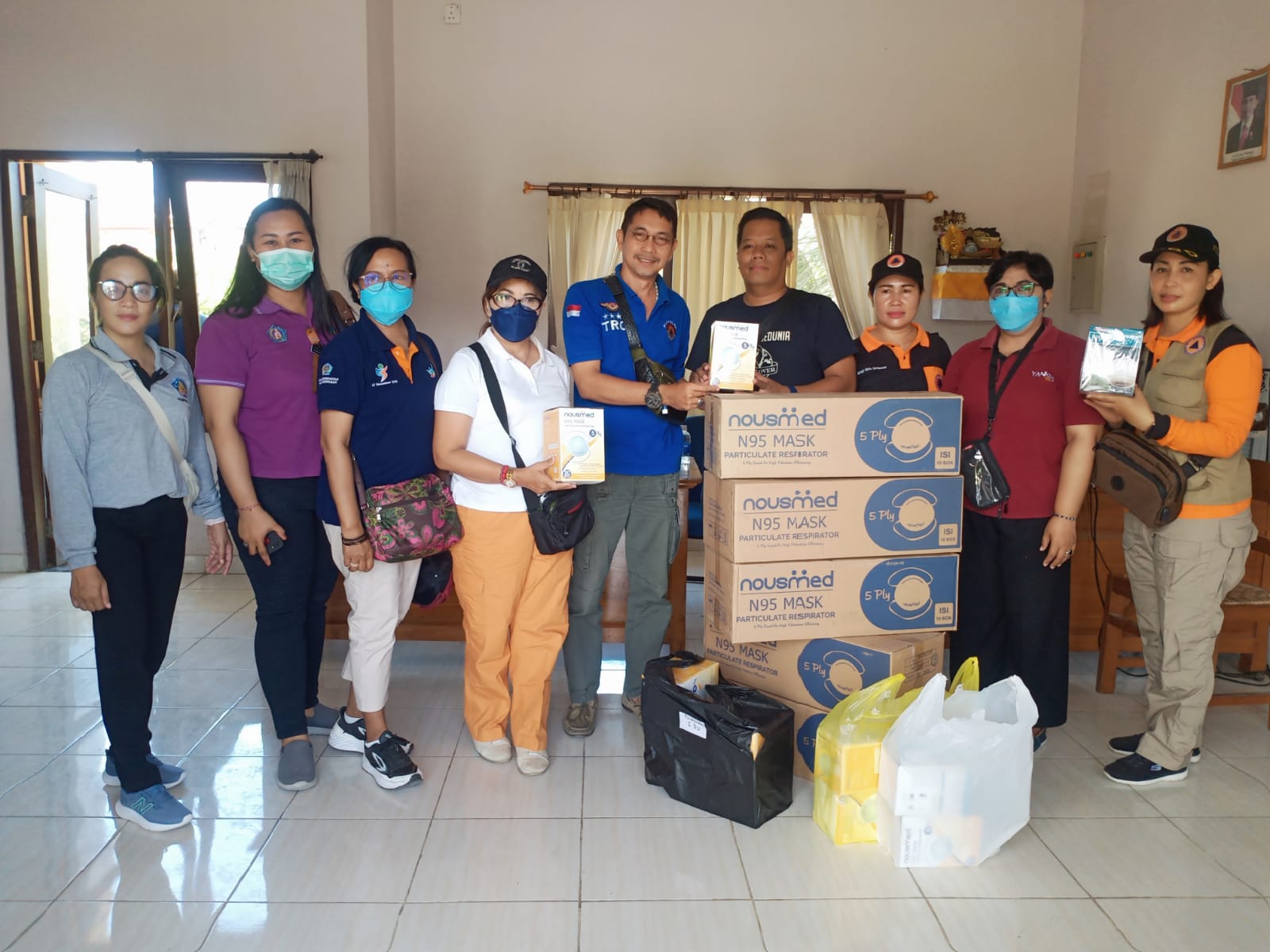 Antisipasi Gangguan Kesehatan Akibat Musibah Kebakaran TPA Suwung Dinkes Denpasar Berikan Bantuan Obat-obatan, Dinas Sosial Denpasar Berikan Bantuan Makanan