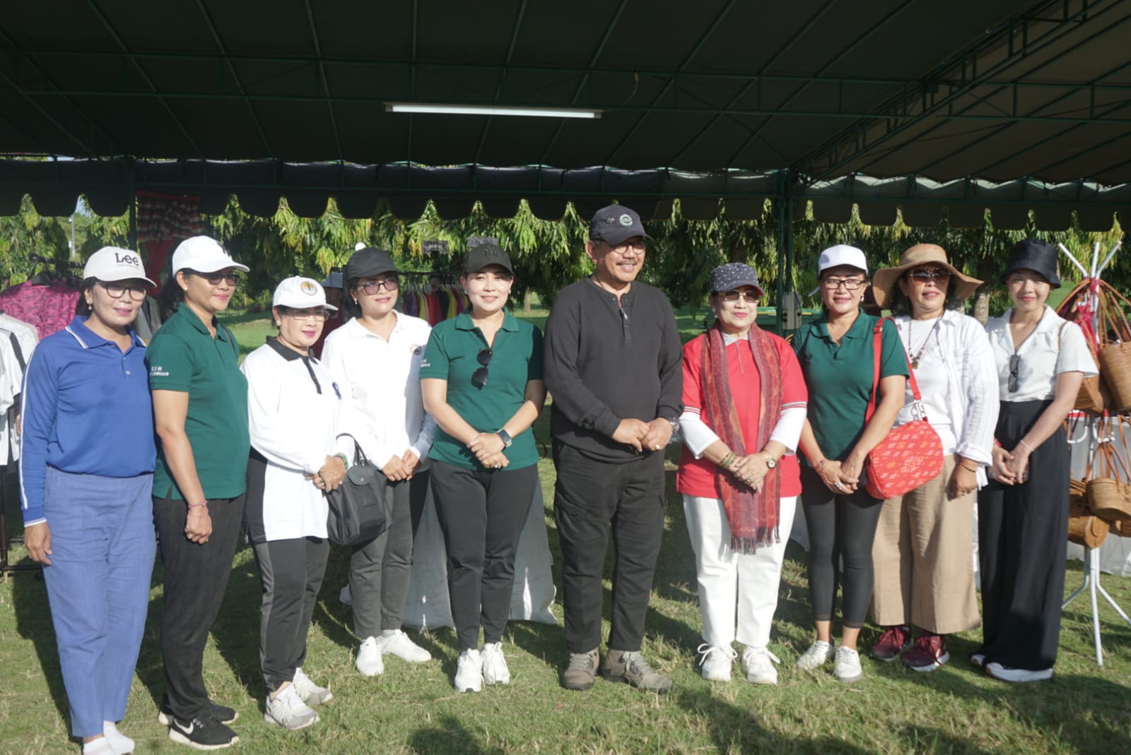 Ketua GOW Kota Denpasar, Ny. Ayu Kristi Arya Wibawa Hadiri Gebyar UMKM/IKM BKOW Provinsi Bali