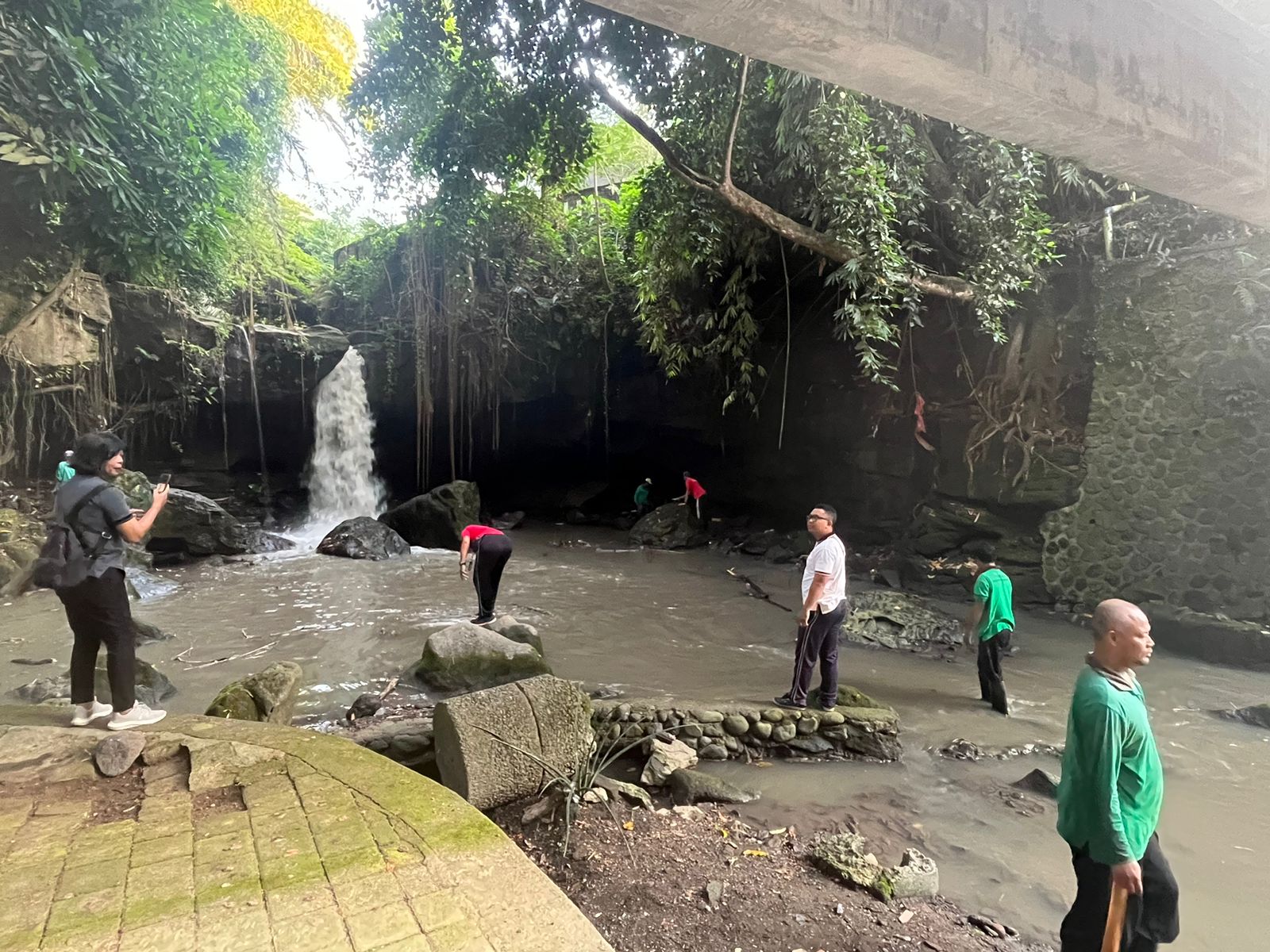 Meriahkan Bulan Bung Karno, Kelurahan Peguyangan Giatkan Aksi Gotong Royong