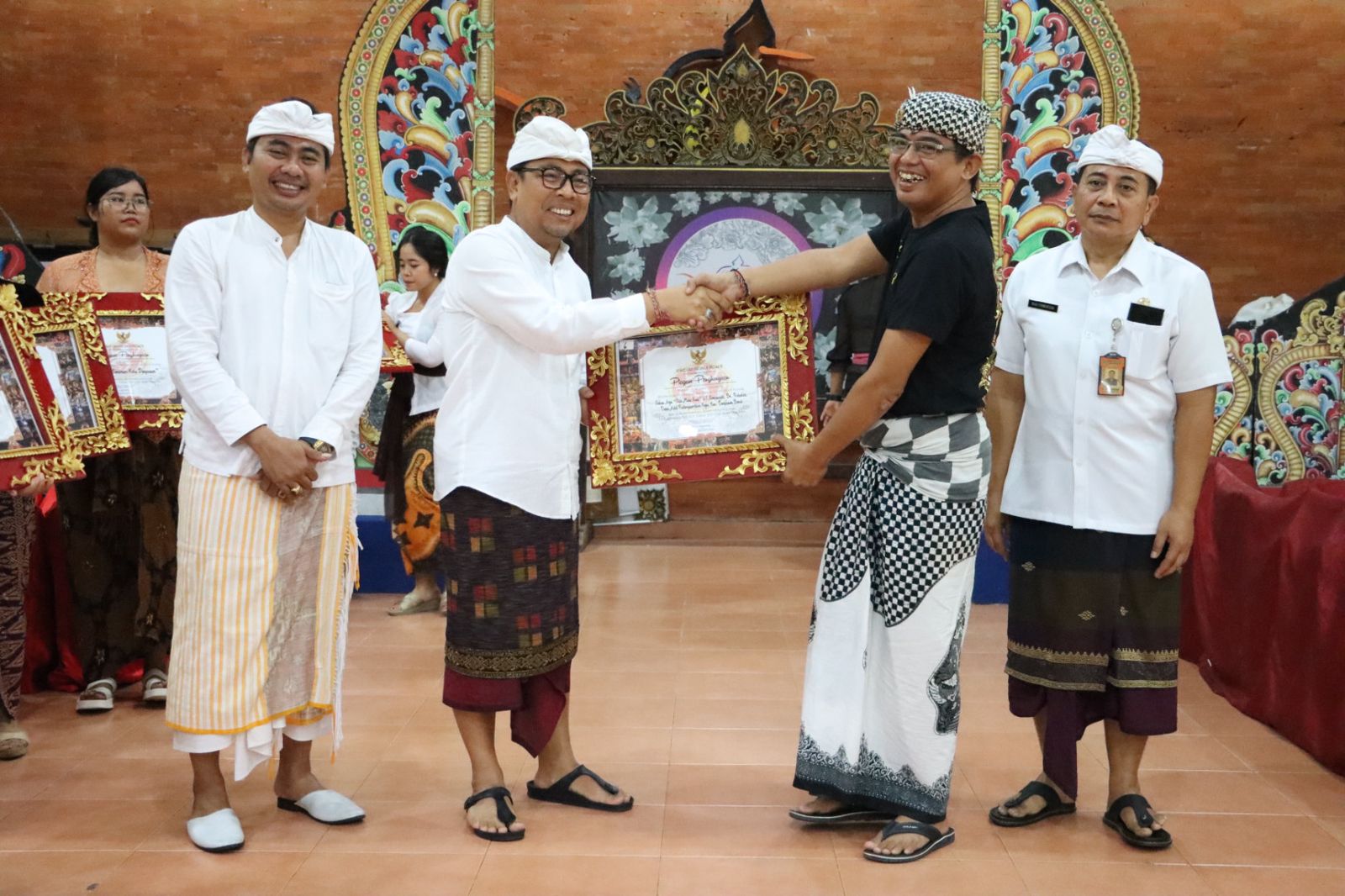 Duta Kesenian Kota Denpasar Sukses Bukukan Prestasi pada PKB XLV Tahun 2023 Wawali Serahkan Penghargaan Kepada Seluruh Tim Kesenian