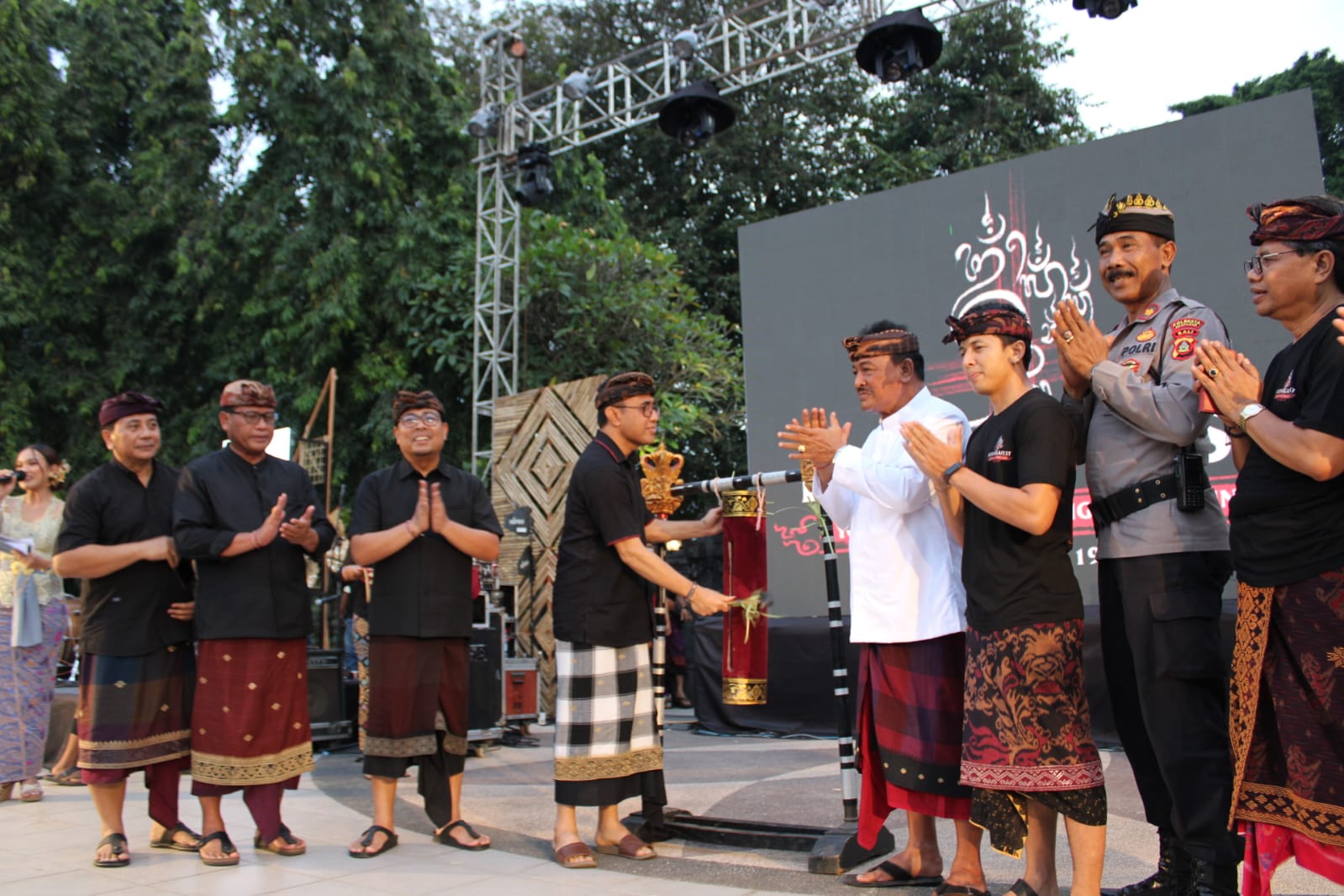 Walikota Jaya Negara Buka Kasanga Festival Nyepi Caka 1945