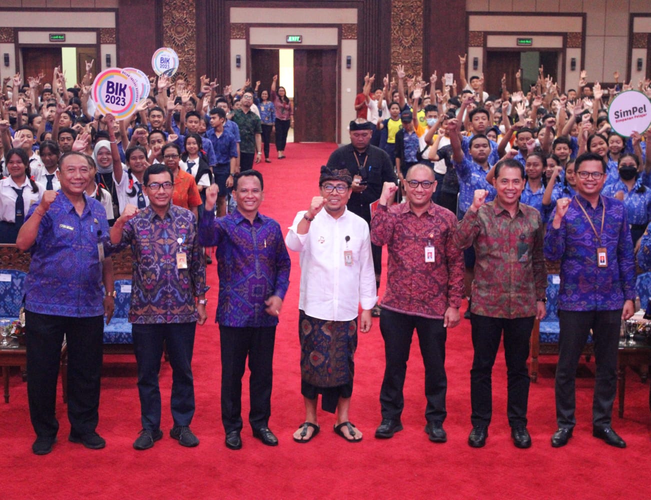Edukasi Keuangan dan Produk Perbankan Sejak Dini Wawali Arya Wibawa Buka Lomba Cerdas Cermat dan Lomba Inovasi tingkat SMPN dan SMP Wisata Se-Kota Denpasar.