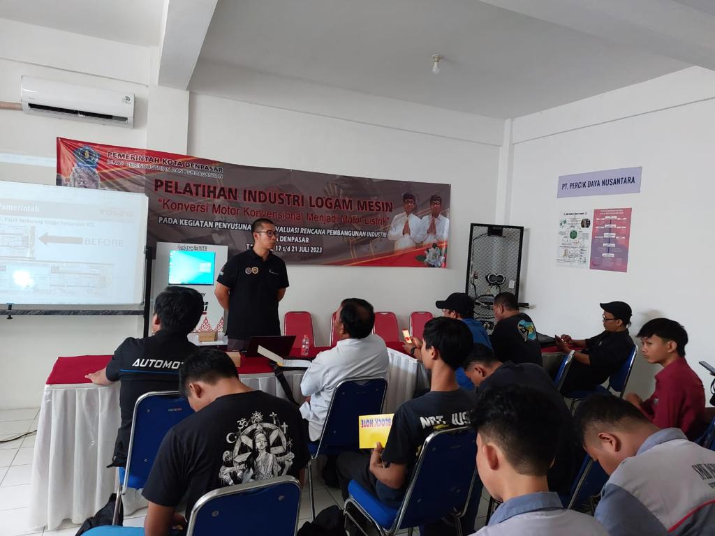 Disperindag Kota Denpasar Gelar Pelatihan Logam dan Meskn Perbengkelan Roda