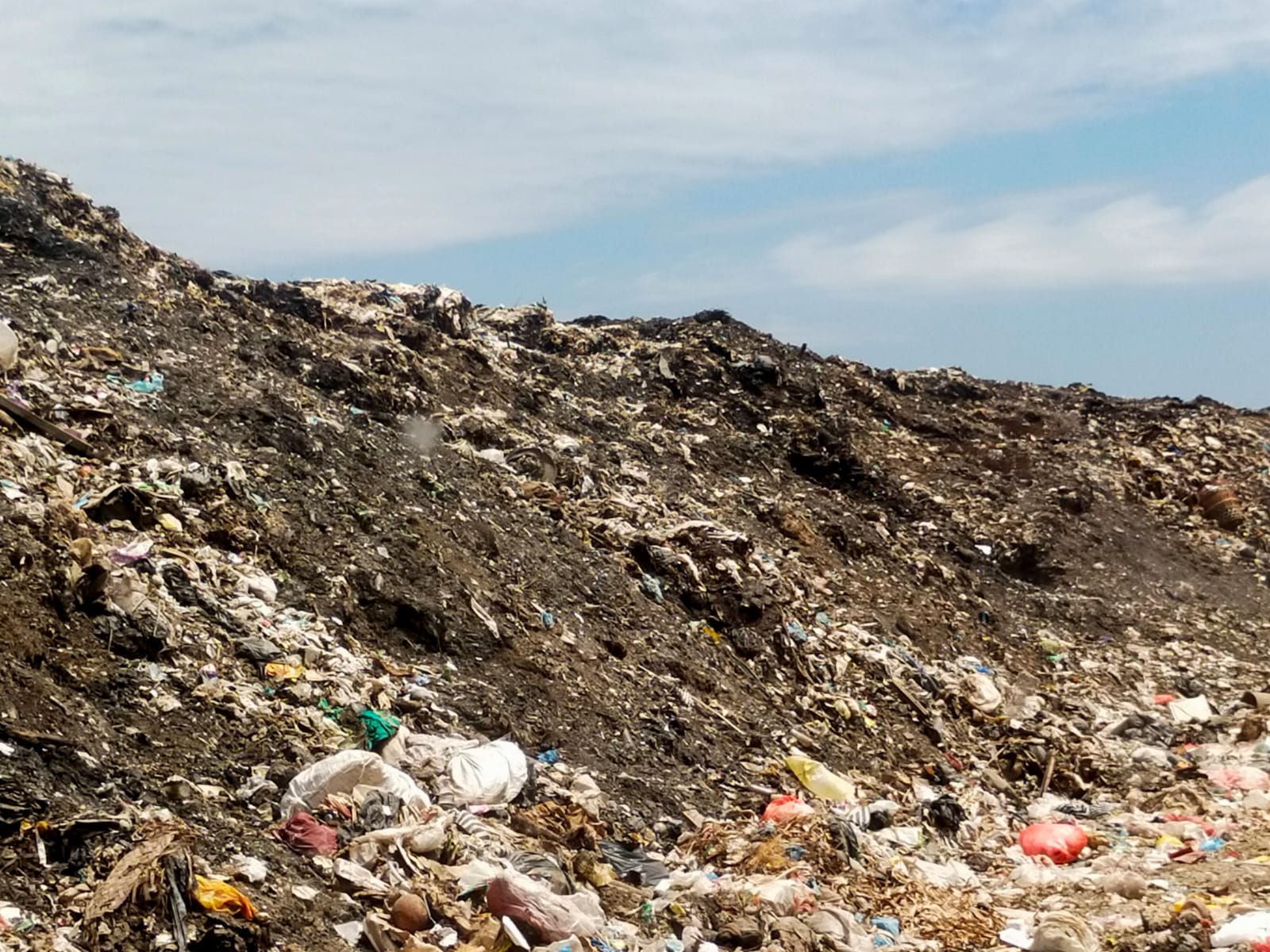 Titik Api Padam 100 Persen, Status Darurat Bencana Kebakaran TPA Suwung Berakhir.