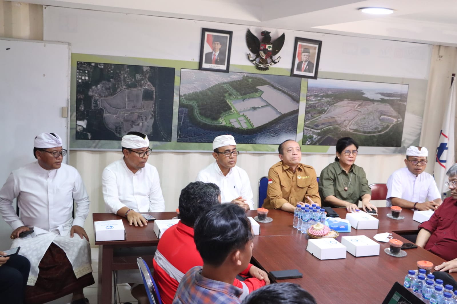 Sekjen KLHK, Bambang Hendroyono Tinjau Penanganan Kabakaran TPA Suwung.