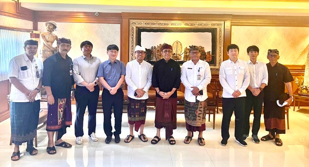 Ny. Antari Jaya Negara Bacakan Dongeng Bagi Siswa SD, Nyata Implementasi Pembelajaran Sastra Bali Terhadap Anak-Anak