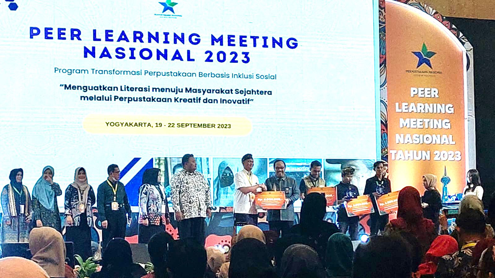 Lewat Inovasi SIPESAT, Desa Tegal Harum Raih Penghargaan Perpustakaan Terbaik Se-Indonesia